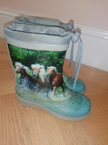 Dievčenské gumáky, 31