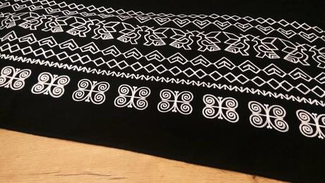 Flauš - čičmany bordový, čierny, 