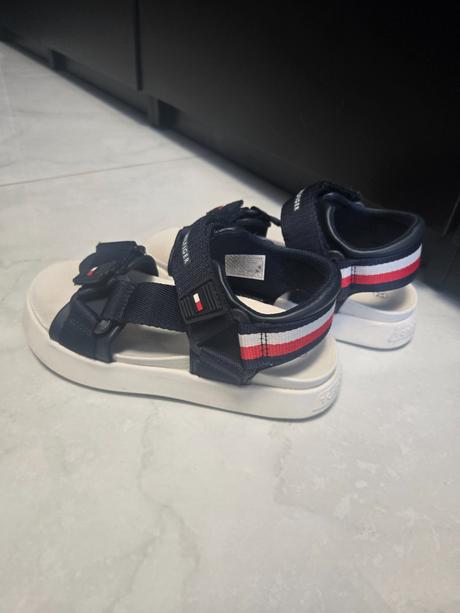 Th sandále, tommy hilfiger,32