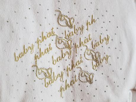 Mikina so zlatymi vysivkami, 170