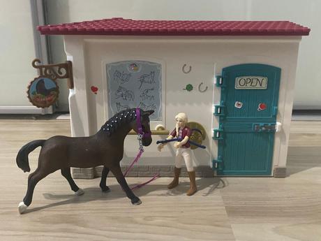 Schleich 42568 obchod pre kone,