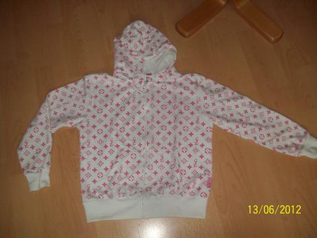 Mikina s kapucou, 164