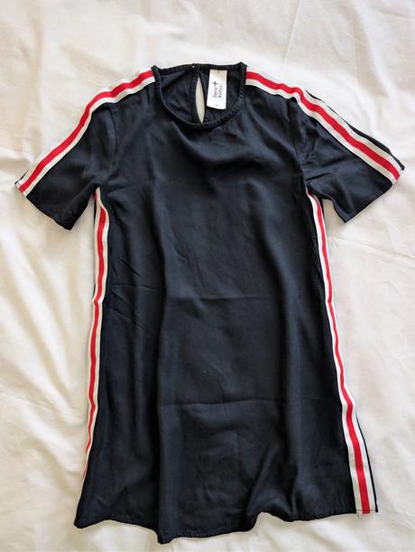 Tunika s bielo - červenými pásmi, c&a,134