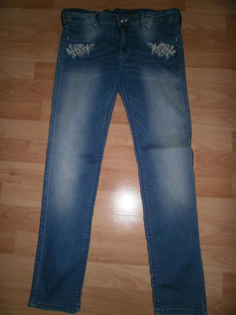 1x oblečené vyšívané rifle 146/152 pre bacuľky, h&m,146