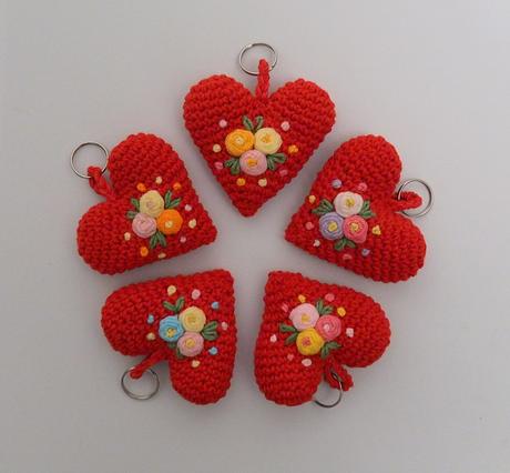 Háčkované srdiečka - prívesky, 