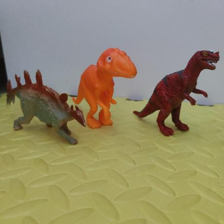 3 ks dinosaury,