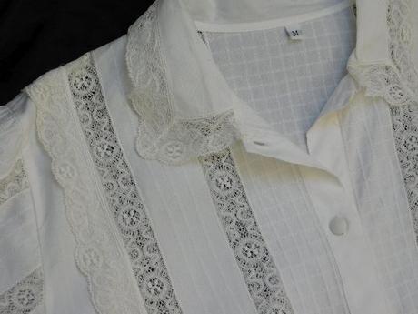 Velmi pekna vintage bluzka ku kroju, 42