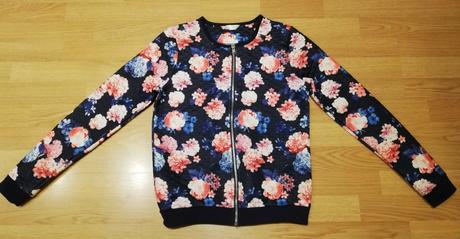 Bomberka tenká, age,xs