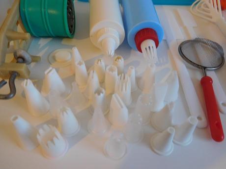 Mlynček na orechy, vykrojovatka na pečivo,, 