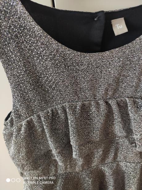 Trblietavé šaty, 140