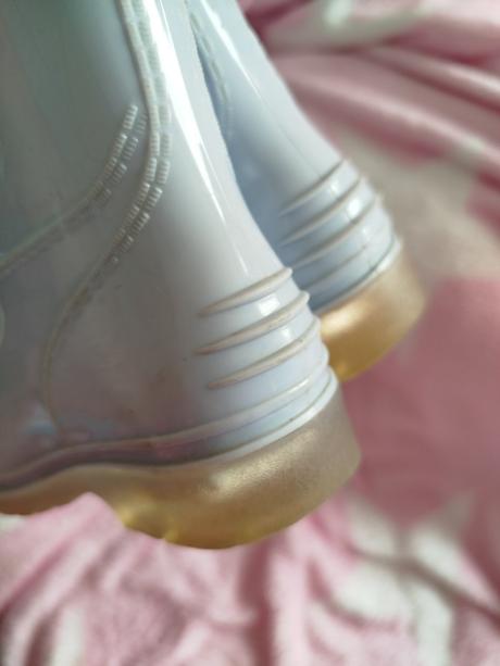 Blikajúce gumáky, 25