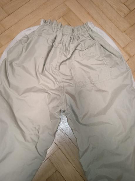 Šuštiakové nohavice, 122