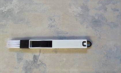 Smetáčik a metlička na okenné a dverové rámy, 