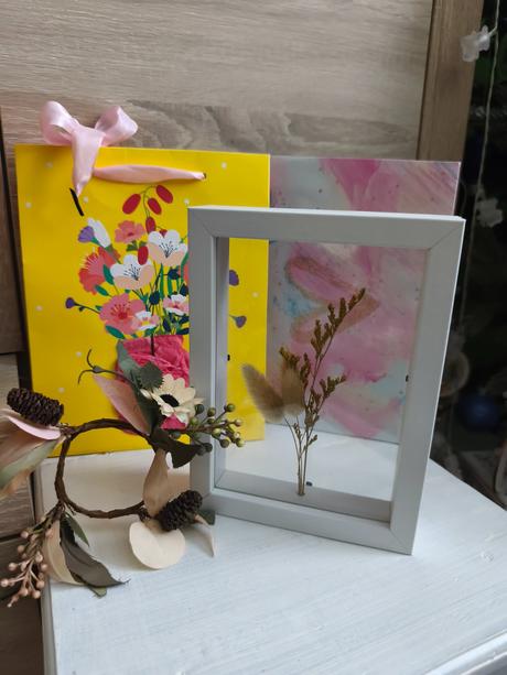 Dekorácia sušený kvet v rámiku plus venček,