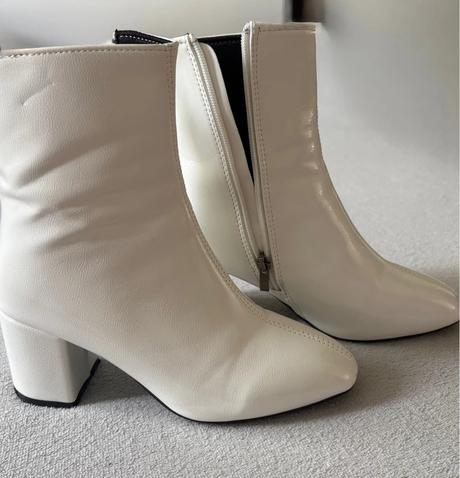 Biele členkové čižmy, 35