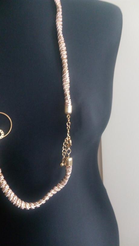 3 radový zlato- strieborný dlhý., 