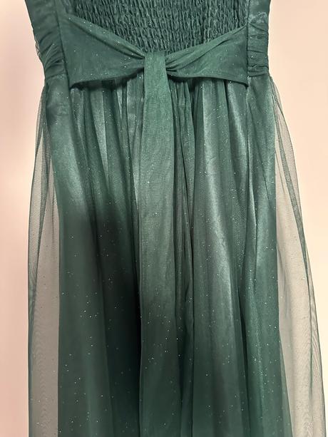 Trblietave šaty aj motýlik, 