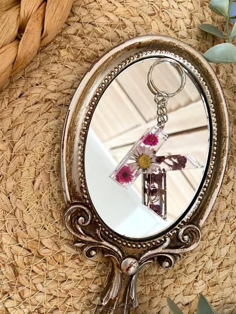 Ručne vyrobené živicové kľúčenky, 