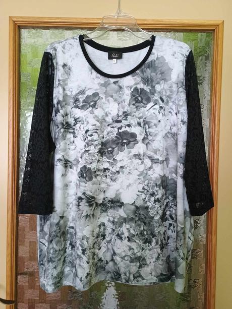 Tričko s krajkovými rukávmi, 52