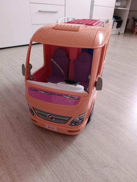 Predám karavan, 