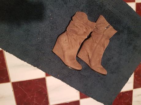 Cizmicky s kamienkami,dvakrat pouzite., 37