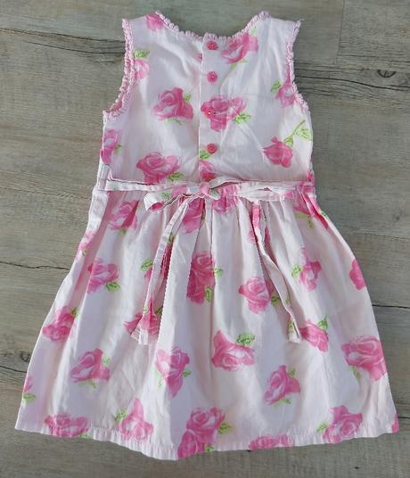 Šaty s rúžičkami, 92