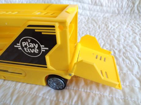 Ťahač s návesom a autíčkami, 