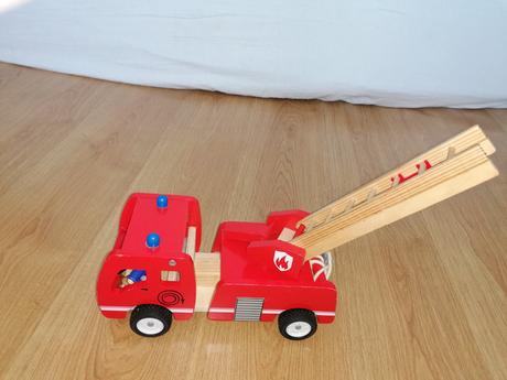 Hasiči a hasičské auto,