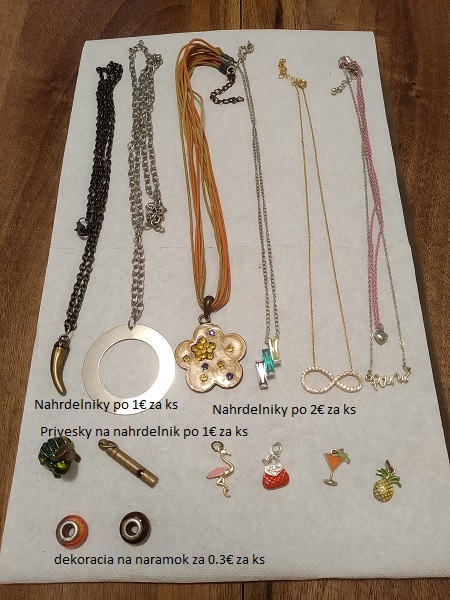 Nahrdelniky 4 a privesky, 