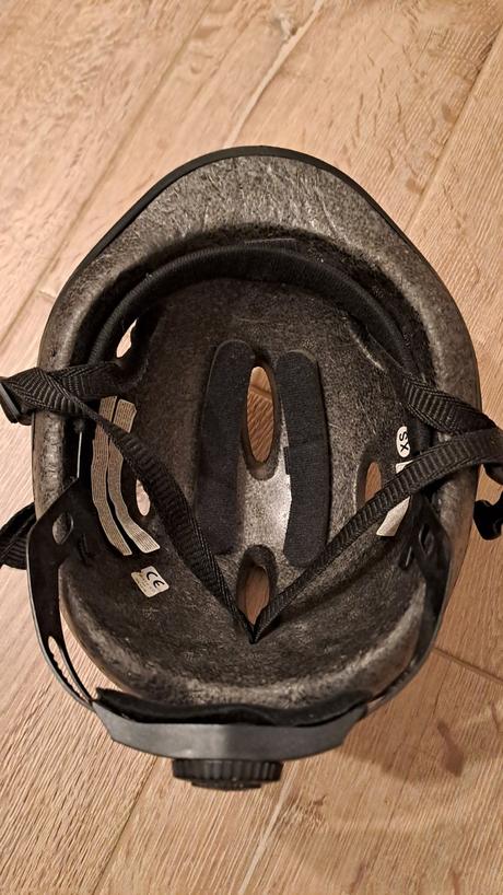 Detský bicykel a prilba, dema,16