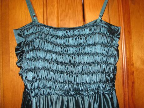 Smaragdové spoločenské šaty, s