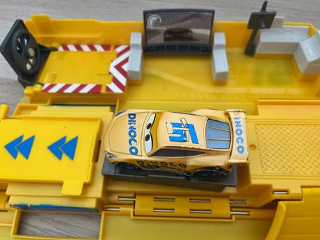 Mattel cars 3 transportér dinoco,