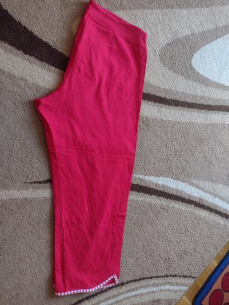 Pyžamo, domáci úbor, 42