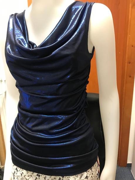 Metalické modré tričko s padavým výstrihom, 32/34, bonprix,34