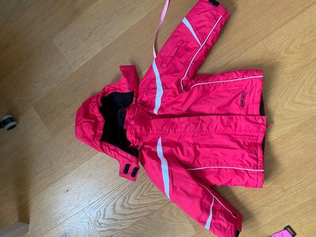 Lyziarska vetrovka, 104