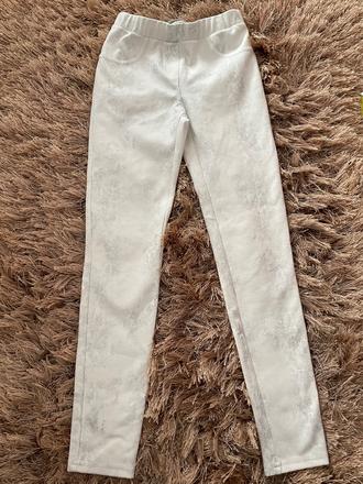 1x oblečené leginy hadí efekt, 146