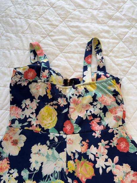 Letné kvetinové mini šaty, m