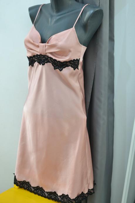 Staroružová nočná košeľa s čipkou s, s