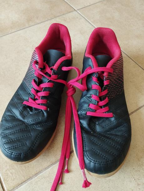 Halovky, topánky na telesnú výchovu, decathlon,38