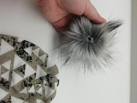 Brmbolcová čiapka top stav, 68