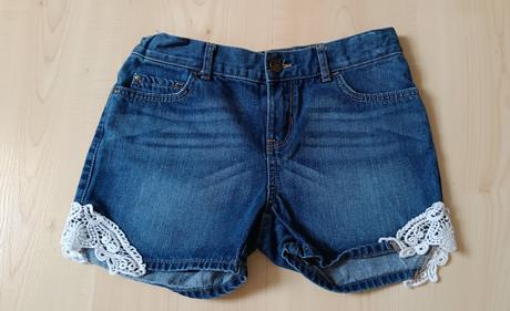 Rifľové kraťasy s čipkou, 152