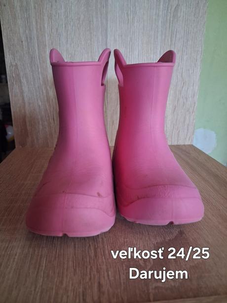 Gumáky, 24