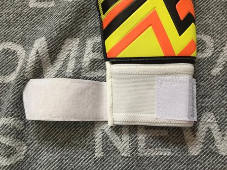 Fudbalove brankarske rukavice velkost 5, 