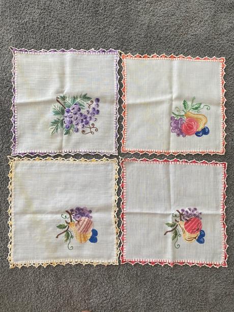 Vysivane retro obrusky ovocie, 