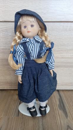 Keramicka babika so stojanom,