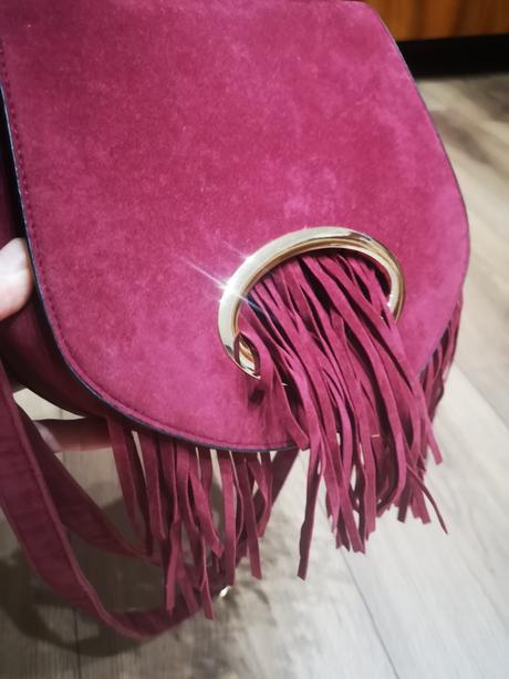 Bordová kabelka so strapcami, 