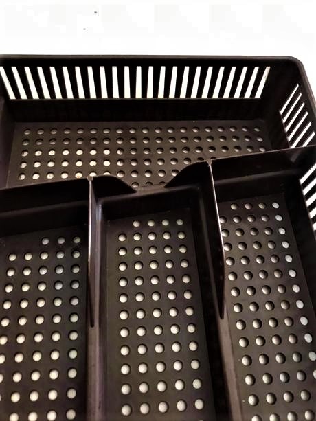 Plastový príborník, 