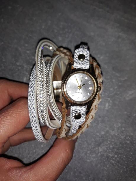 Quartz náramkové hodinky top stav,