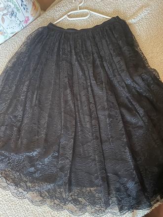 Krajkova krasna sukna, s