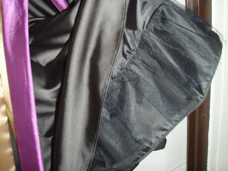 Čierne spoločenské šaty, 36